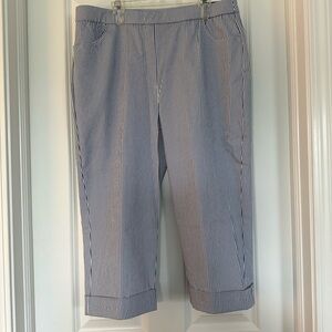 NWT Alfred Dunner Size 8 Blue and White Pinstriped Capris